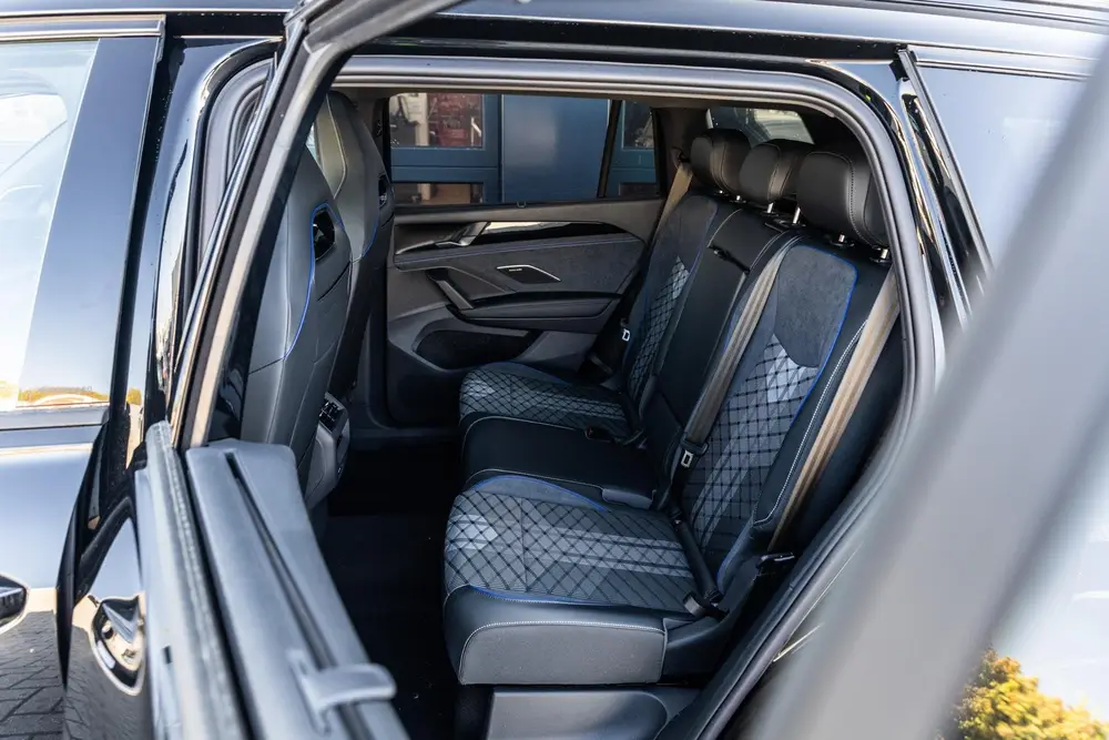 Volkswagen Tayron 1.5 eHybrid 204pk R-Line Edition | Black S uit 2026, foto 6