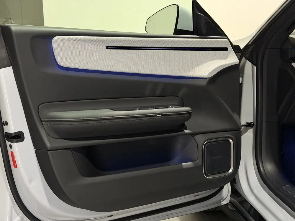 Polestar 4 Long Range Single motor 100 kWh uit 2024, foto 16