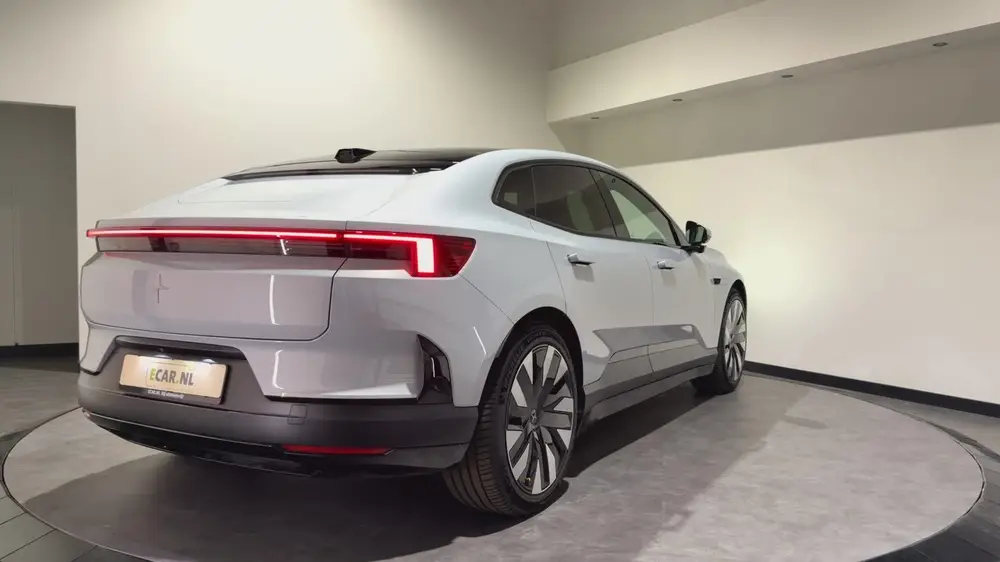Polestar 4 Long Range Single motor 100 kWh uit 2024, foto 3