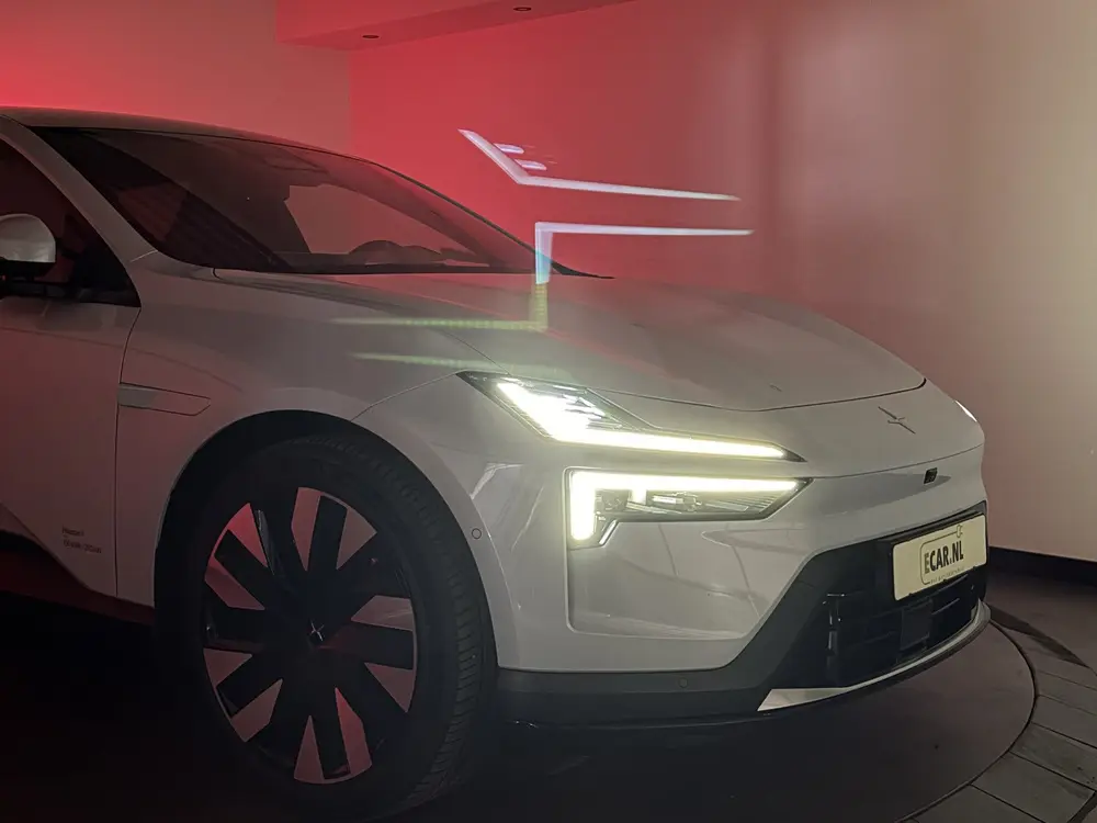 Polestar 4 Long Range Single motor 100 kWh uit 2024, foto 9