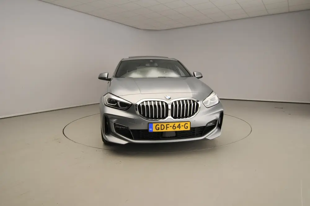 BMW 1-serie 5-deurs 118i uit 2024, foto 5