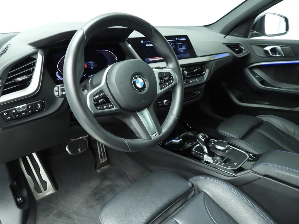 BMW 1-serie 5-deurs 118i uit 2024, foto 6