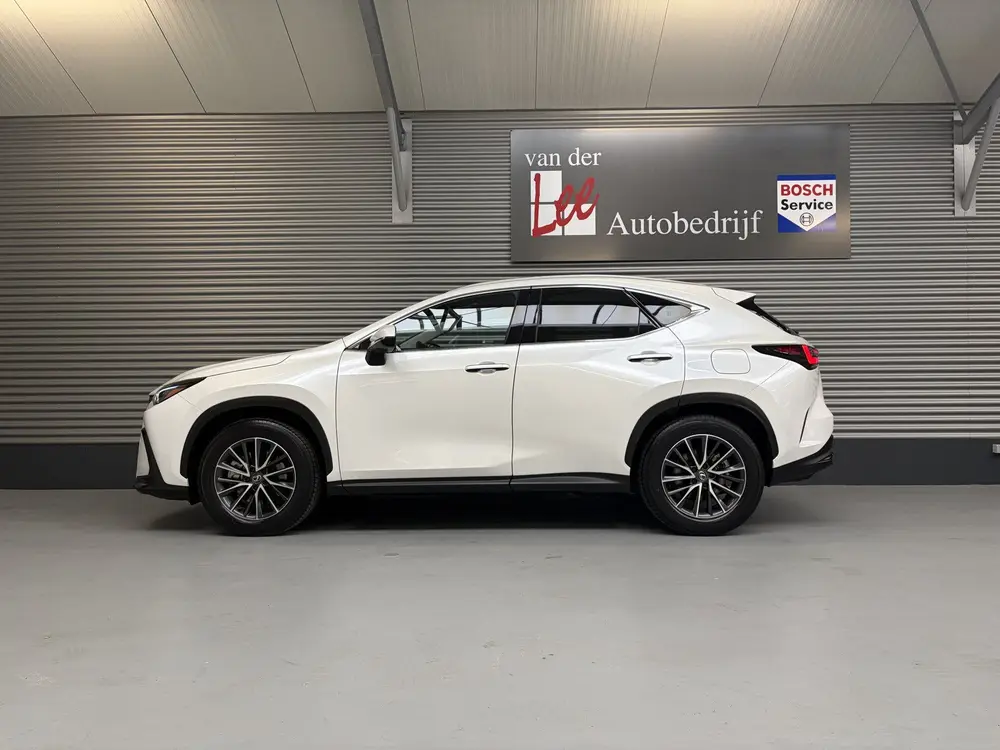 Lexus NX 450h+ AWD LUXERY TREKH uit 2025, foto 2