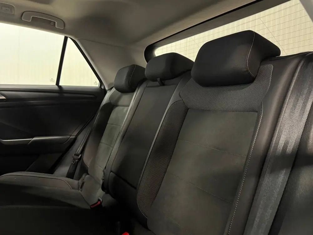 Volkswagen T-Roc 1.5 TSI Style | PANO | IQ LIGHTS | BEATS AU uit 2022, foto 19