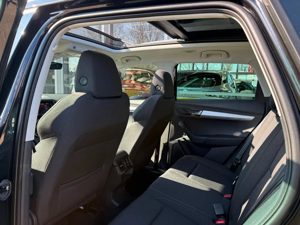 Skoda Karoq 1.5 TSI ACT Business Edition 150PK PANO uit 2025, foto 11