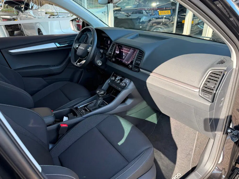 Skoda Karoq 1.5 TSI ACT Business Edition 150PK PANO uit 2025, foto 17