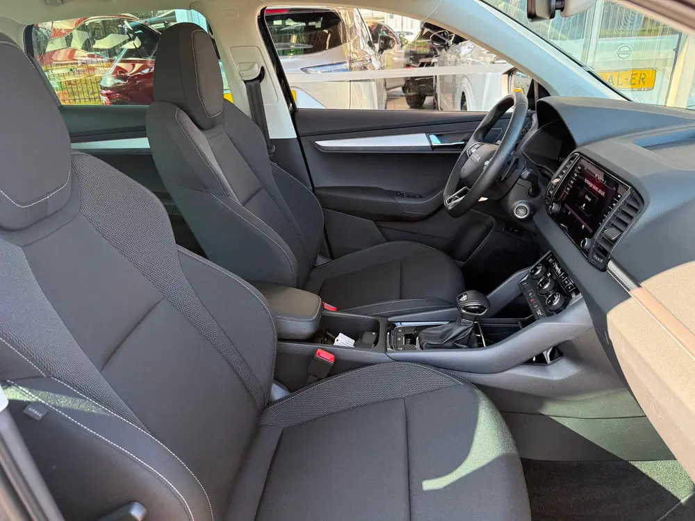 Skoda Karoq 1.5 TSI ACT Business Edition 150PK PANO uit 2025, foto 18