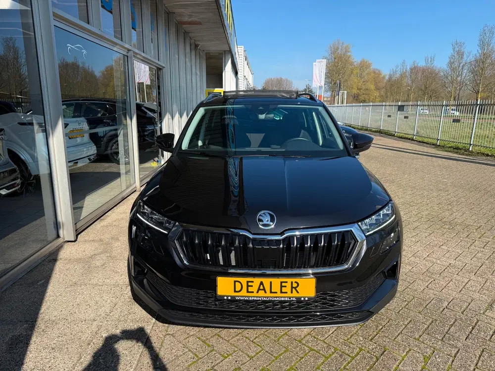 Skoda Karoq 1.5 TSI ACT Business Edition 150PK PANO uit 2025, foto 2