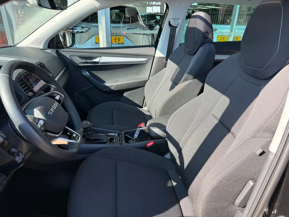 Skoda Karoq 1.5 TSI ACT Business Edition 150PK PANO uit 2025, foto 8