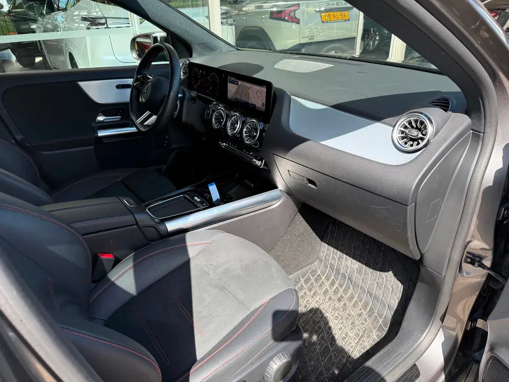 Mercedes-Benz GLA 200 AMG Line 163PK uit 2024, foto 16