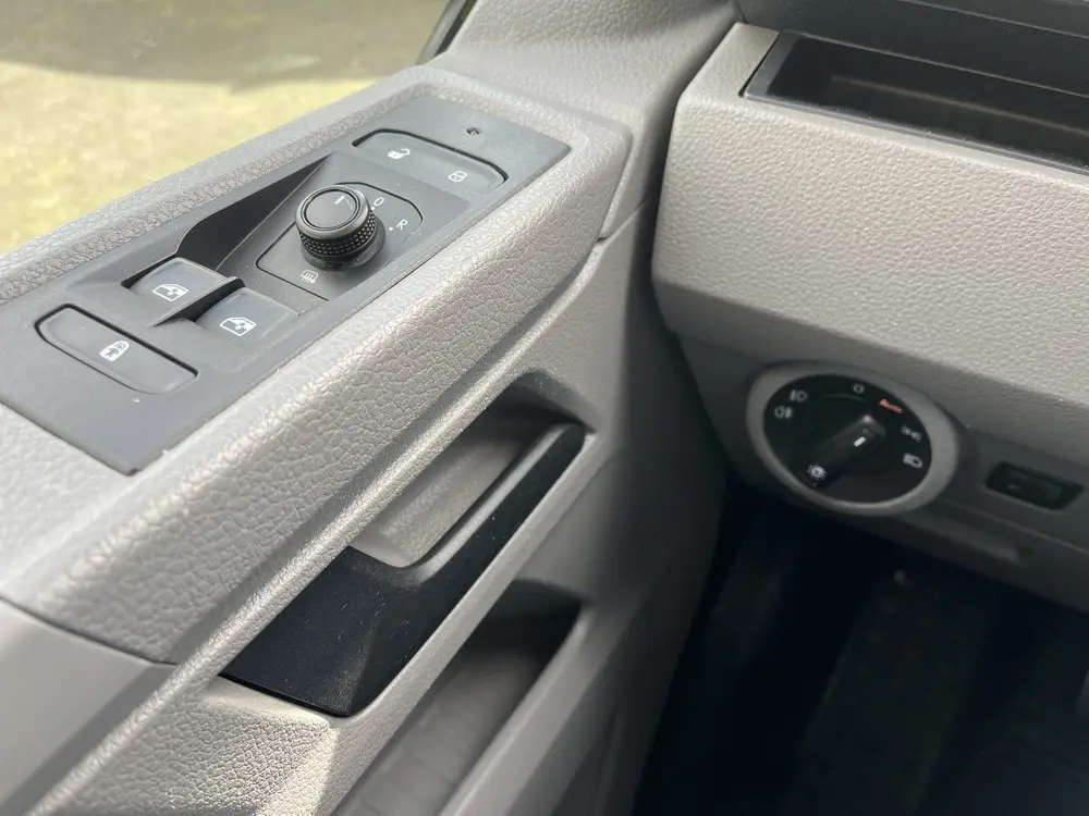 Volkswagen Transporter T6.1 Kombi 2.0 TDI L1H1-9-Persoons Ex uit 2020, foto 9