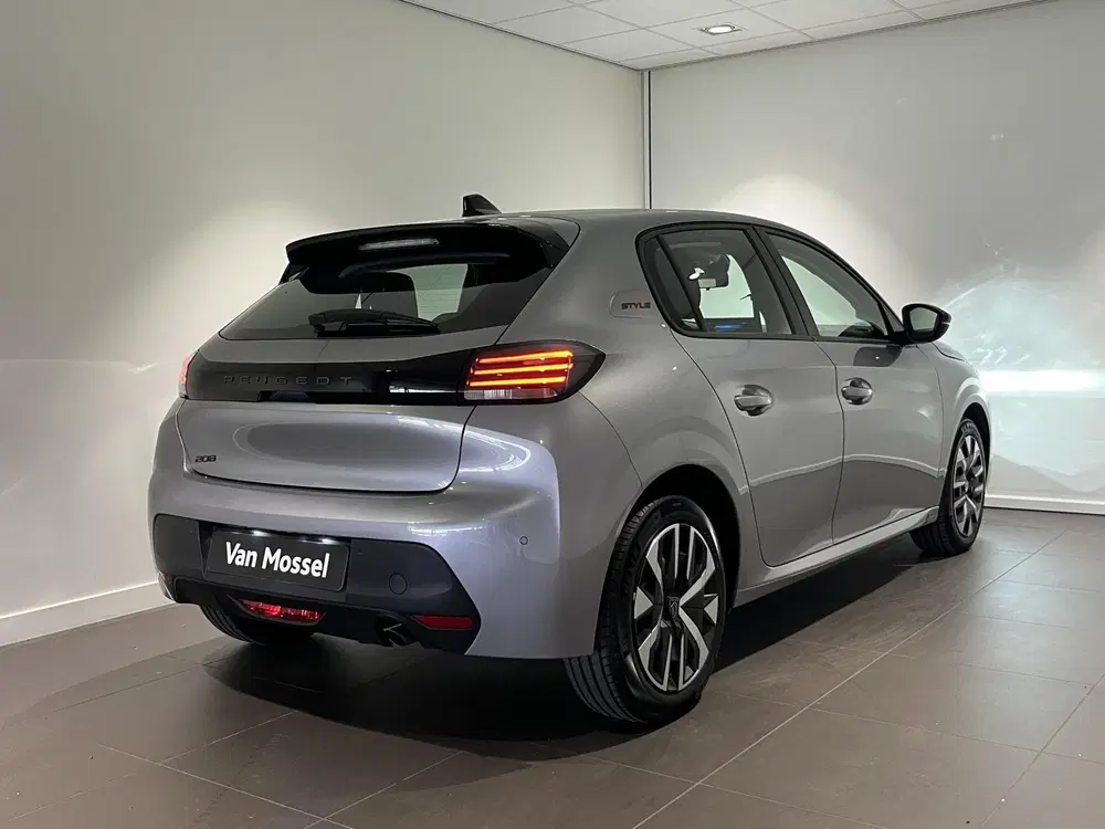 Peugeot 208 1.2 PureTech 100 Style uit 2025, foto 3