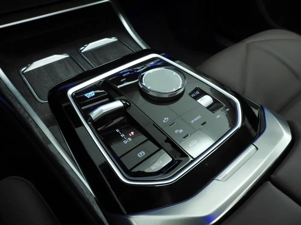 BMW i7 xDrive60 106 kWh uit 2023, foto 12