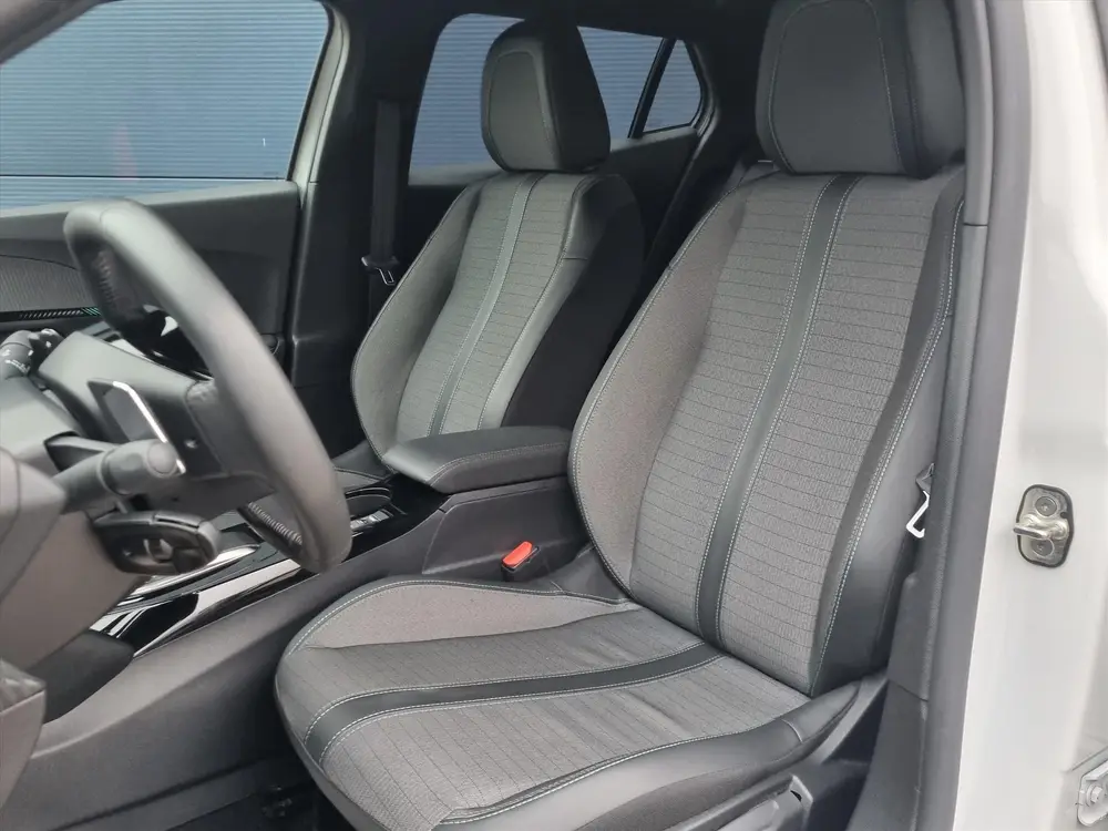 Peugeot 2008 1.2 Turbo 130pk Allure Pack Automaat SUMME uit 2023, foto 11