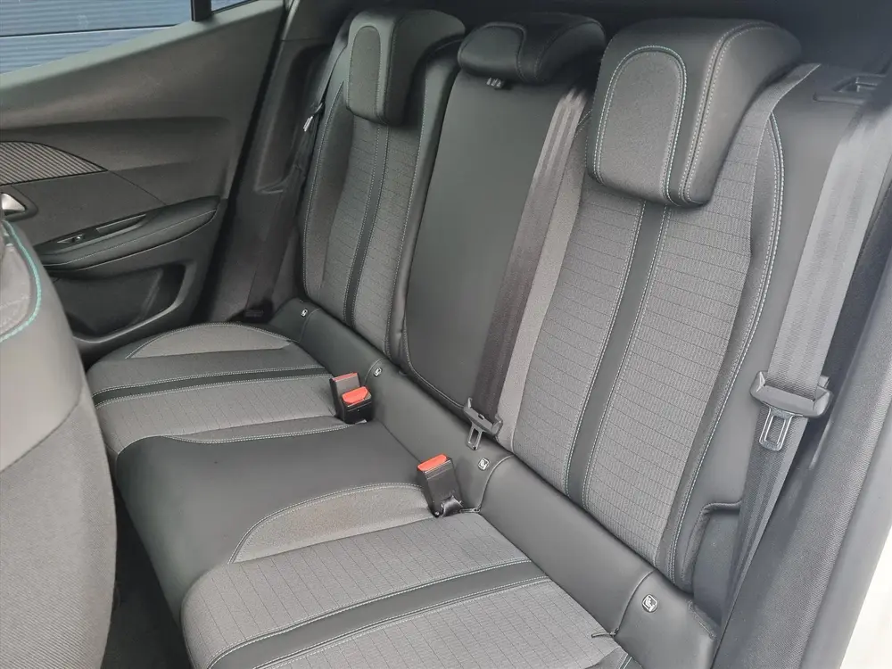 Peugeot 2008 1.2 Turbo 130pk Allure Pack Automaat SUMME uit 2023, foto 12