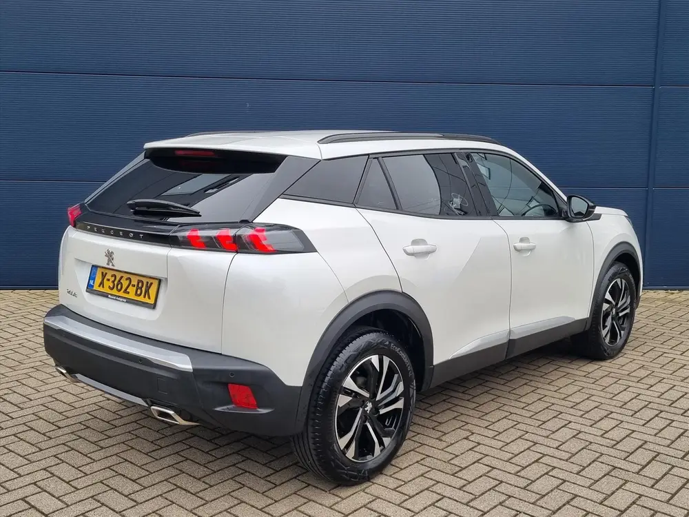 Peugeot 2008 1.2 Turbo 130pk Allure Pack Automaat SUMME uit 2023, foto 6
