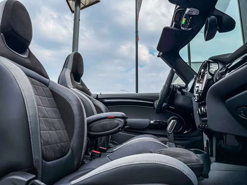 Mini Cabrio 2.0 John Cooper Works JCW Pack F1 aut 231p uit 2023, foto 14