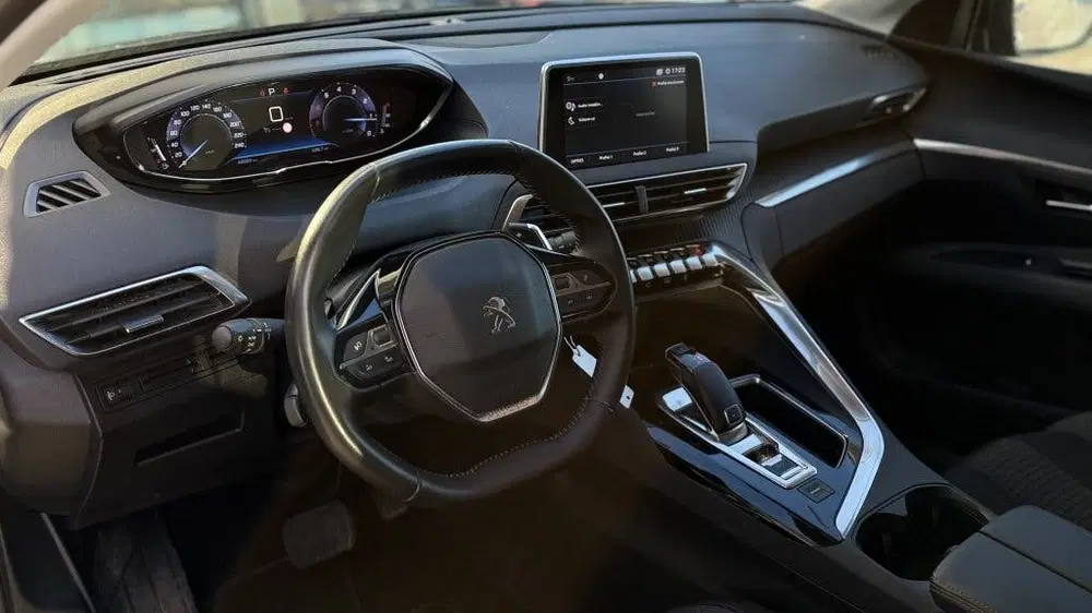 Peugeot 5008 1.2 PT Executive uit 2020, foto 9