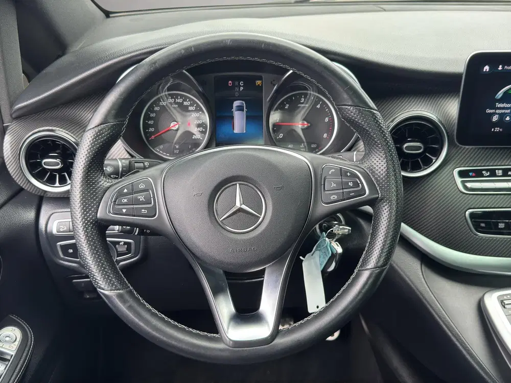 Mercedes-Benz V-Klasse V 300d 4-Matic Lang AMG DC Edition uit 2021, foto 11