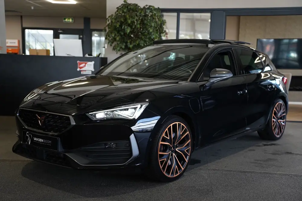 Cupra Leon 1.4 e-Hybrid VZ Copper 245PK Pano Led Cam uit 2022