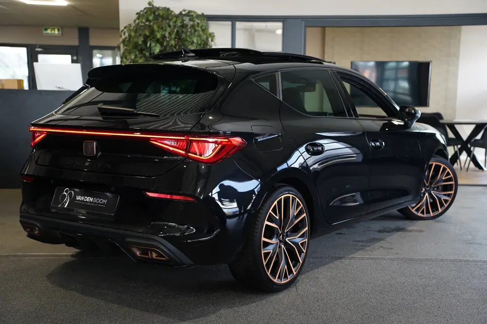 Cupra Leon 1.4 e-Hybrid VZ Copper 245PK Pano Led Cam uit 2022, foto 2