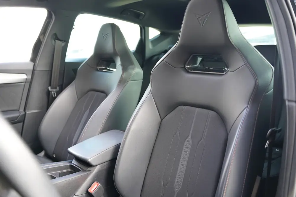 Cupra Leon 1.4 e-Hybrid VZ Copper 245PK Pano Led Cam uit 2022, foto 4