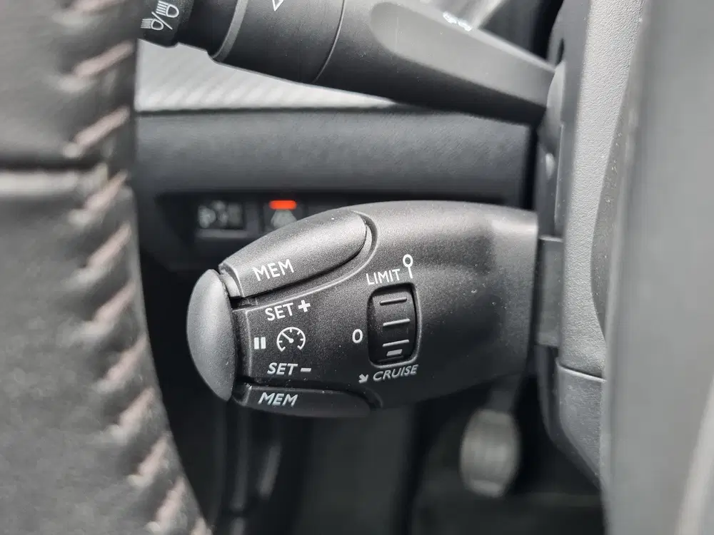 Peugeot 208 1.2 PureTech Active uit 2023, foto 15