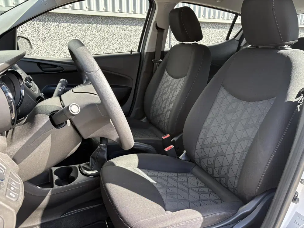 Opel Karl 1.0 ecoFLEX 120 Jaar Edition uit 2019, foto 10