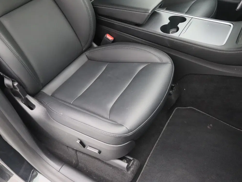 Tesla Model Y Long Range AWD 75kWh 351pk 94.4% SoH AMD R uit 2022, foto 16