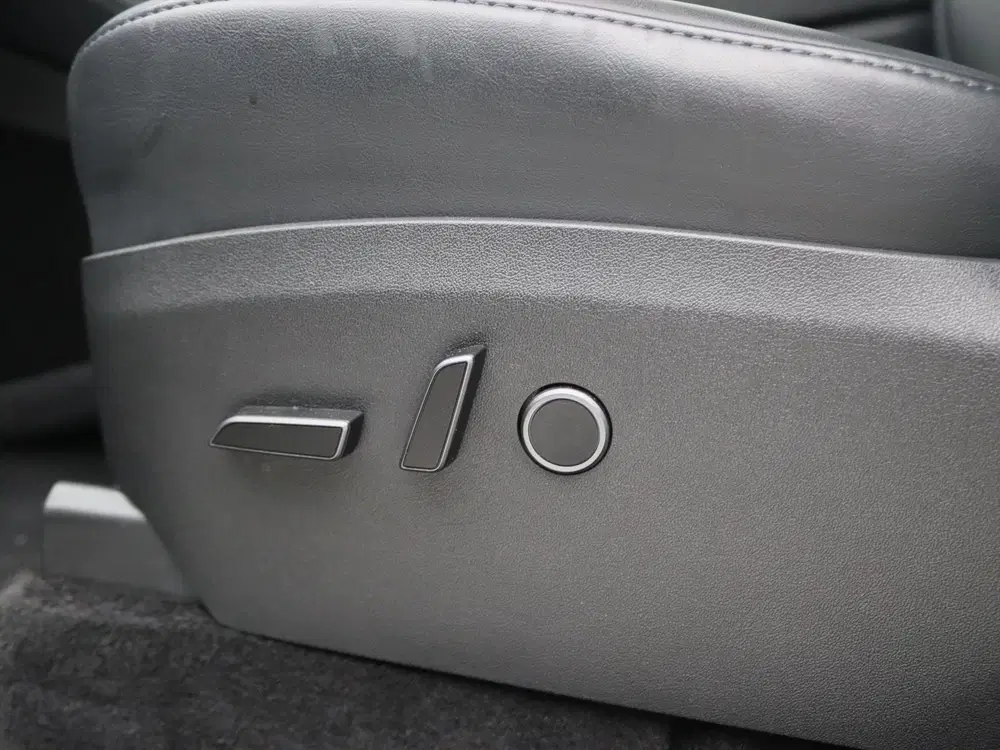 Tesla Model Y Long Range AWD 75kWh 351pk 94.4% SoH AMD R uit 2022, foto 18