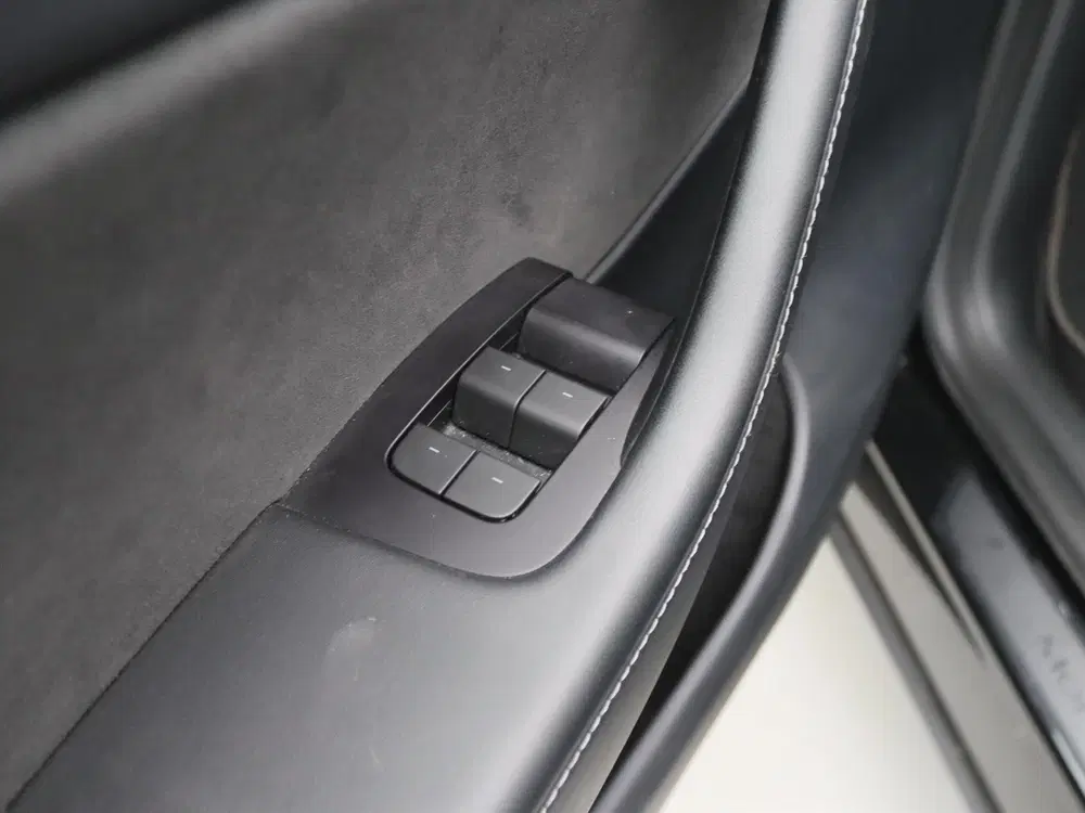 Tesla Model Y Long Range AWD 75kWh 351pk 94.4% SoH AMD R uit 2022, foto 19