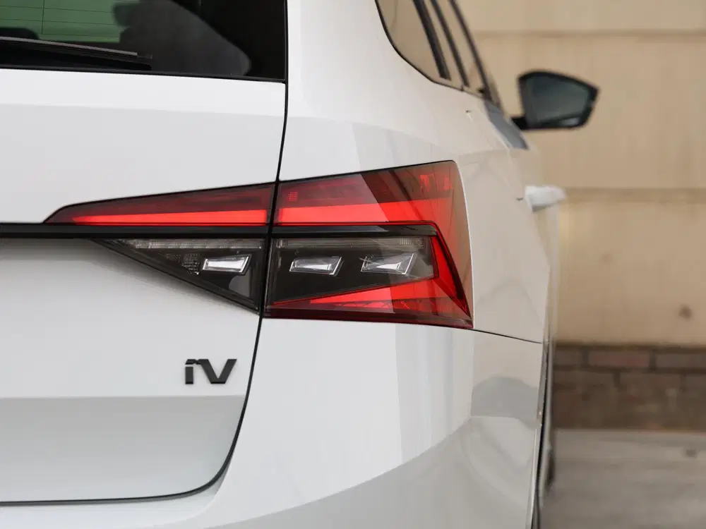 Skoda Superb 1.4 TSI iV Sportline Business 218 pk DSG uit 2023, foto 16