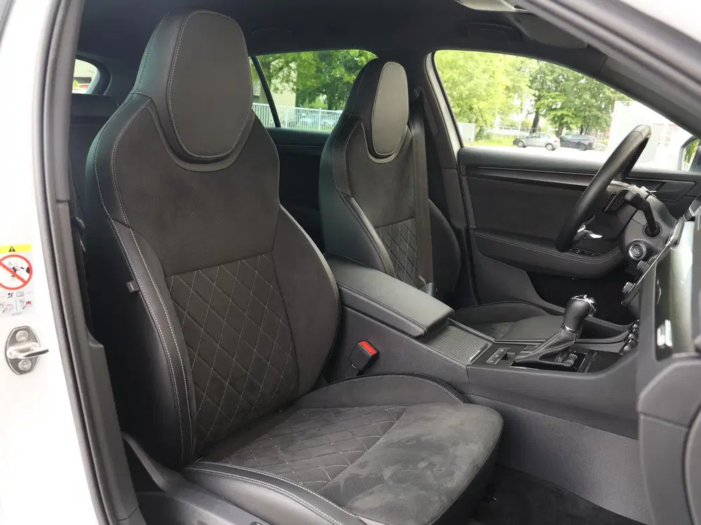 Skoda Superb 1.4 TSI iV Sportline Business 218 pk DSG uit 2023, foto 8