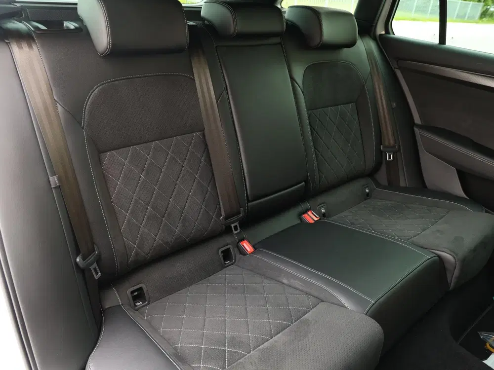 Skoda Superb 1.4 TSI iV Sportline Business 218 pk DSG uit 2023, foto 9