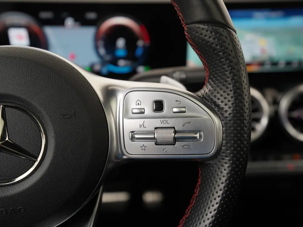 Mercedes-Benz GLA 250e AMG Night uit 2023, foto 10