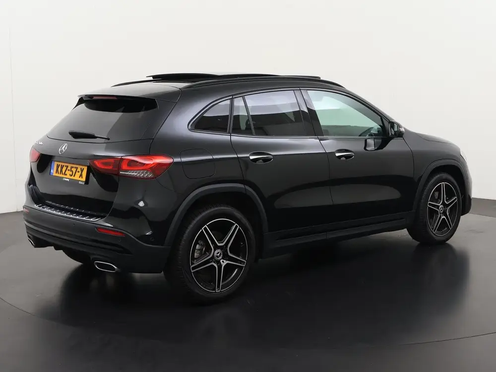 Mercedes-Benz GLA 250e AMG Night uit 2023, foto 4
