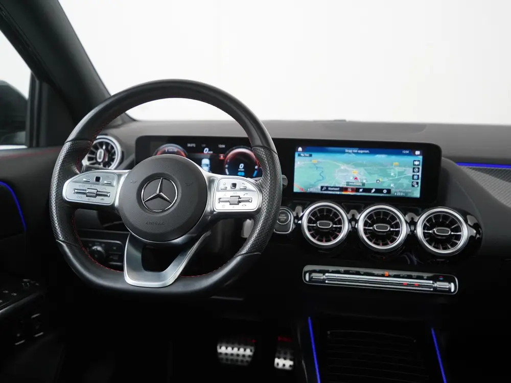 Mercedes-Benz GLA 250e AMG Night uit 2023, foto 6