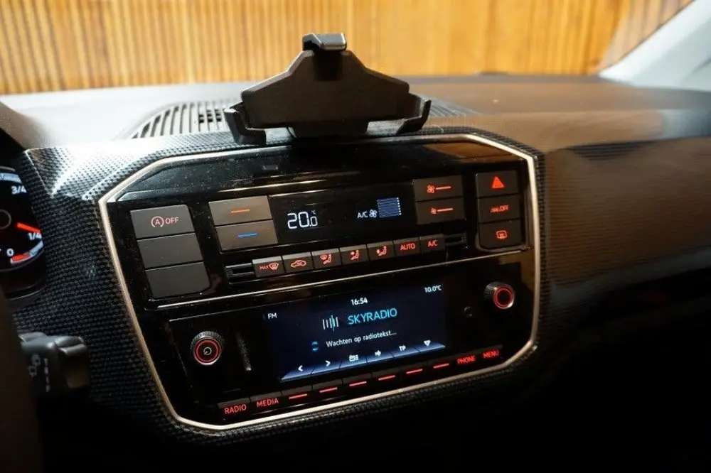 Volkswagen UP 1.0 5 Drs Clima Camera Achter uit 2021, foto 11