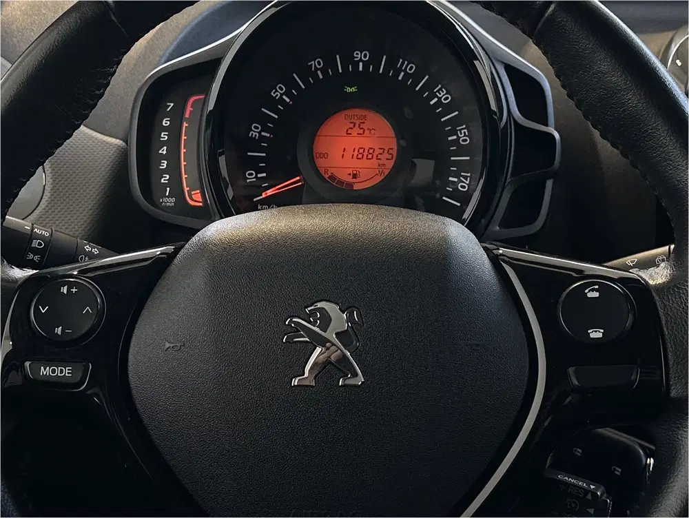 Peugeot 108 1.0 e-VTi Allure uit 2019, foto 8