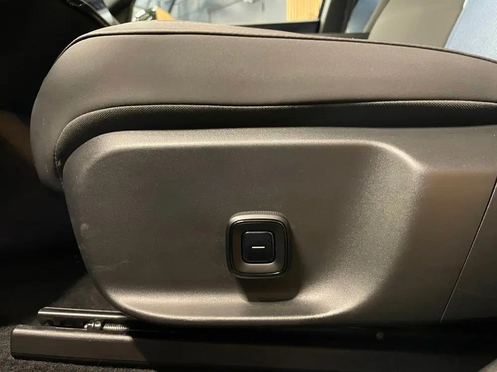 Volvo EX30 Single Motor Extended Range Plus 69 kWh uit 2024, foto 14