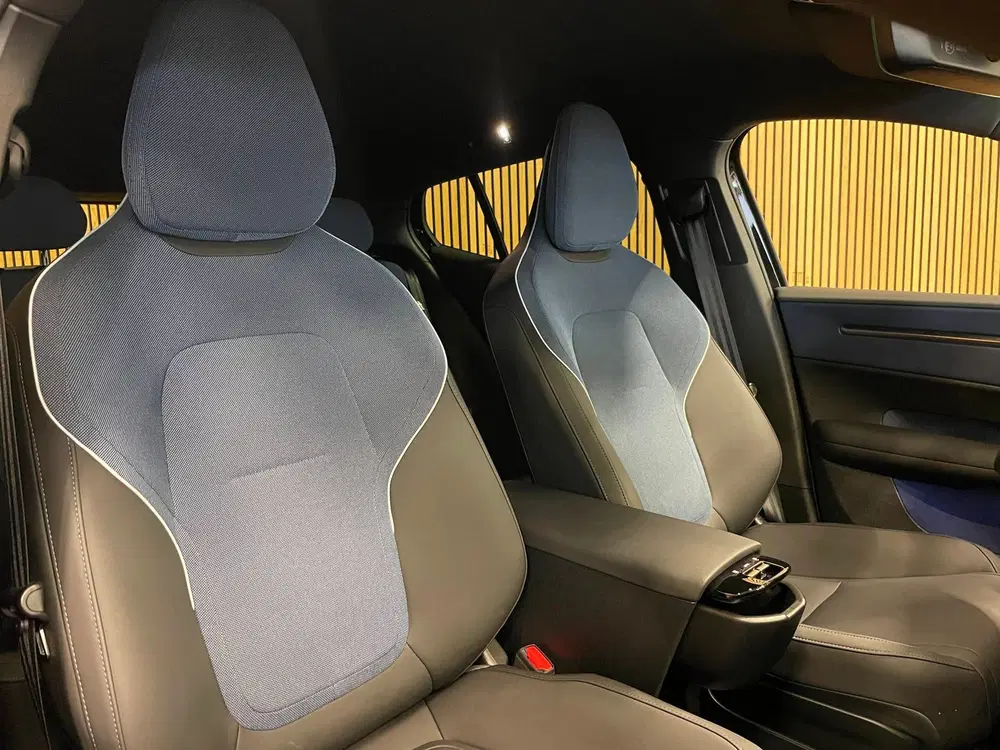 Volvo EX30 Single Motor Extended Range Plus 69 kWh uit 2024, foto 8