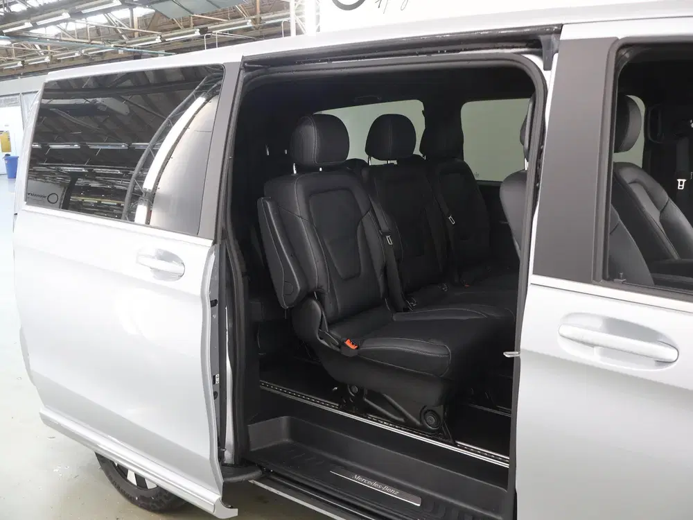 Mercedes-Benz EQV 300 uit 2024, foto 11