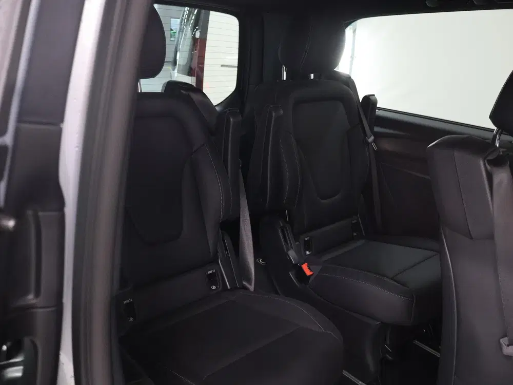 Mercedes-Benz EQV 300 uit 2024, foto 12