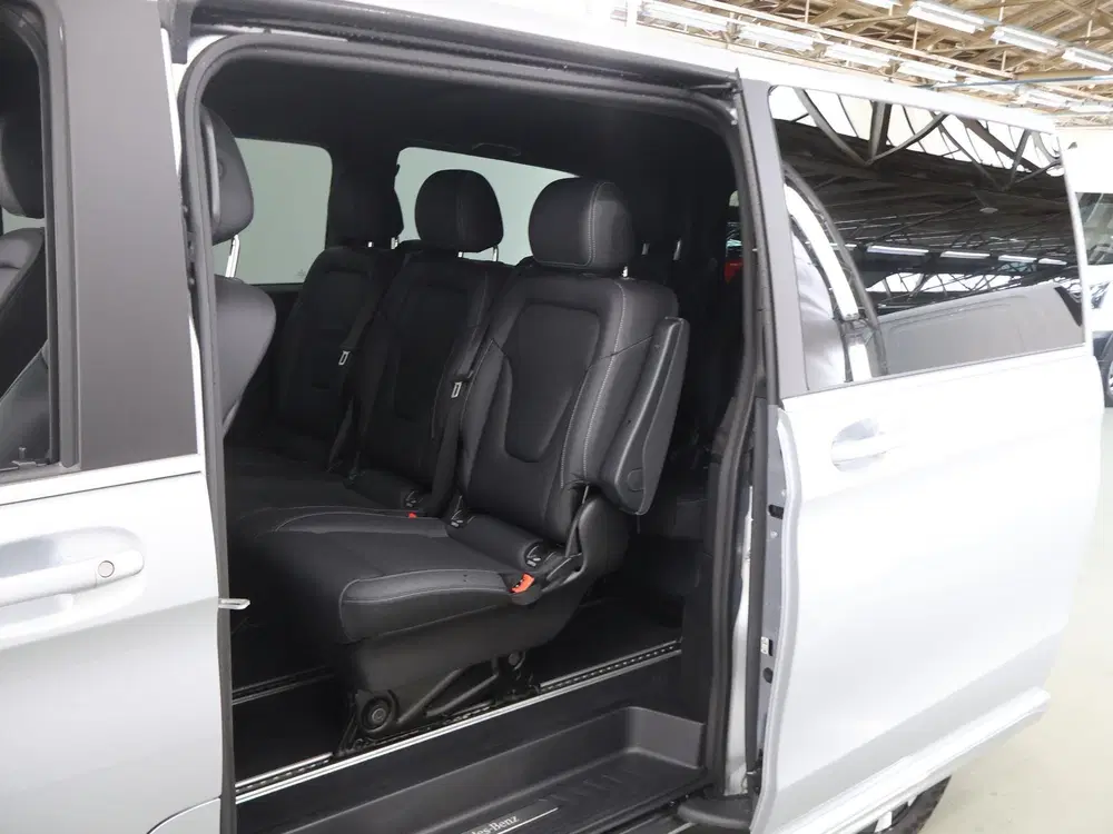 Mercedes-Benz EQV 300 uit 2024, foto 13