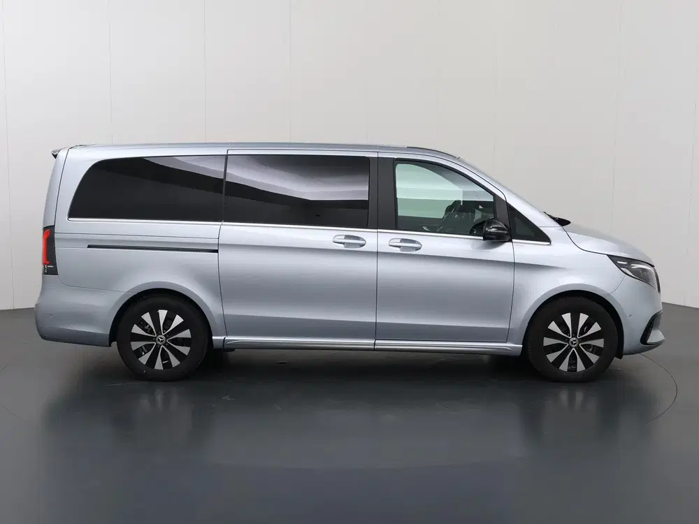 Mercedes-Benz EQV 300 uit 2024, foto 6
