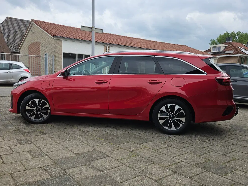 Kia Ceed 1.6 GDI PHEV DynamicPlusLine uit 2021, foto 11