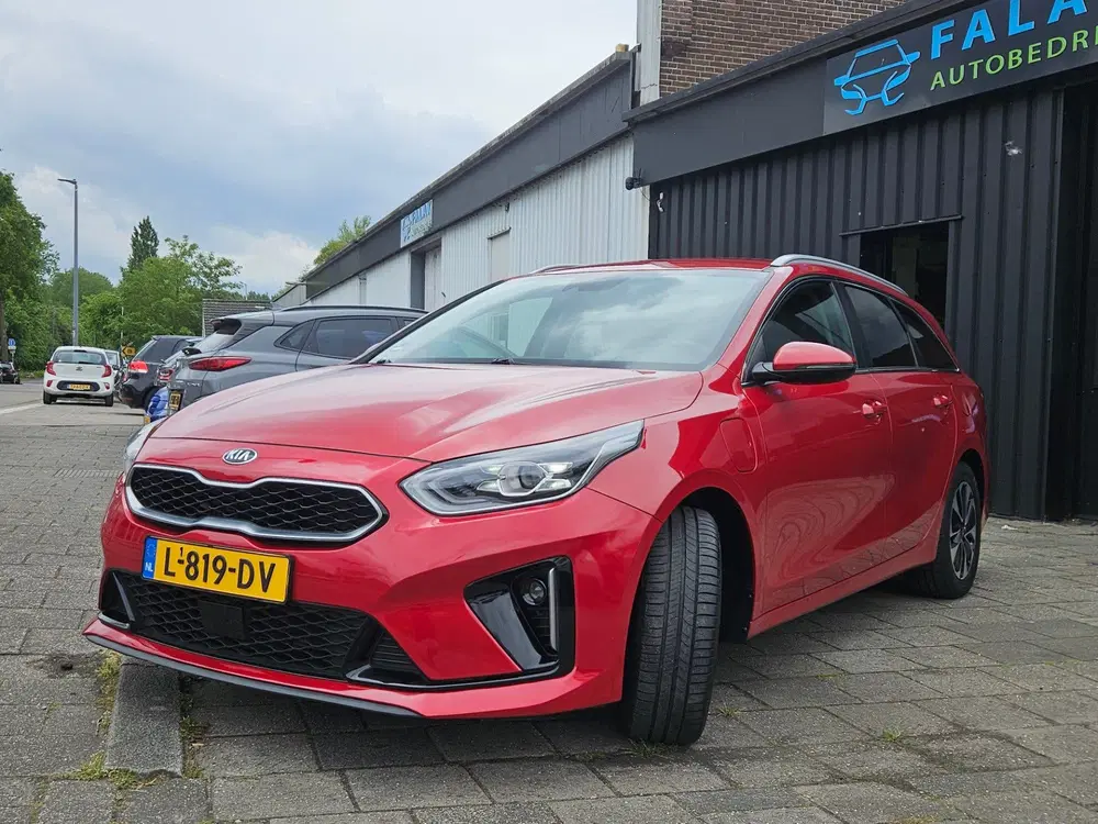 Kia Ceed 1.6 GDI PHEV DynamicPlusLine uit 2021, foto 2