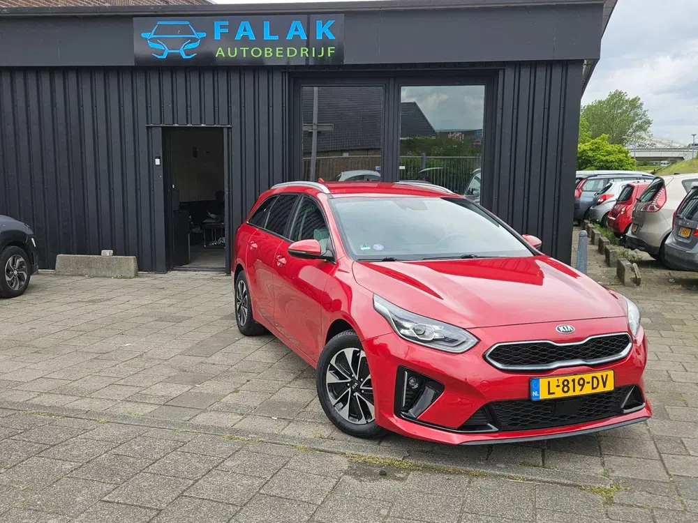 Kia Ceed 1.6 GDI PHEV DynamicPlusLine uit 2021, foto 3