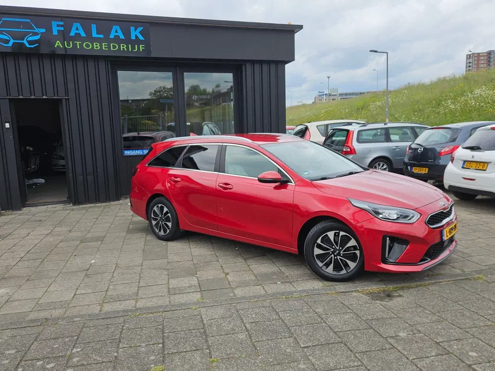 Kia Ceed 1.6 GDI PHEV DynamicPlusLine uit 2021, foto 4
