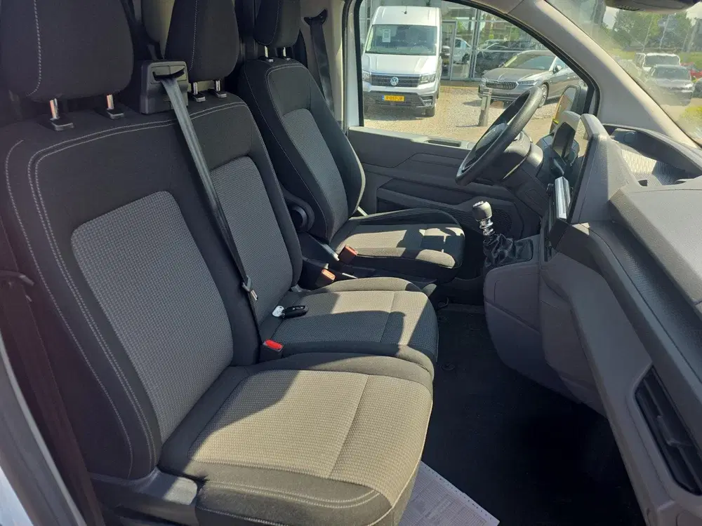 Volkswagen Transporter 2.0 TDI L2H1 30 uit 2025, foto 14